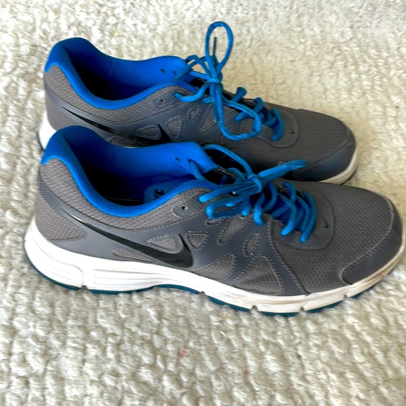mens nike revolution sneakers